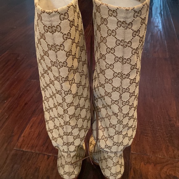 Women’s Gucci Monogram boot size 35 or 5 - Picture 3 of 7